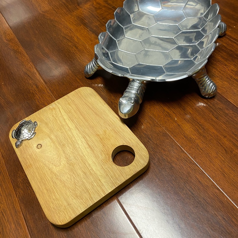 Silver Turtle Decorative Tray and Wooden Cutting Board Set